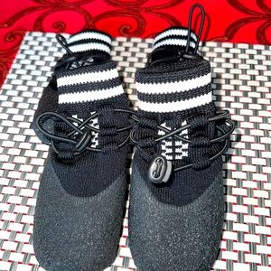 Dog booties With adjustable tie